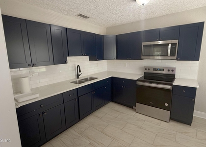 1645 W 12th Street - Photo 1