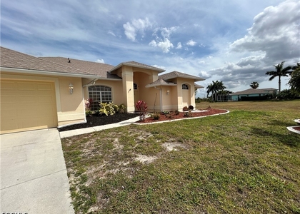 1405 Ne 5th Place - Photo 1