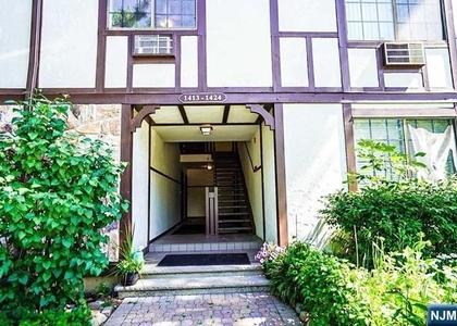 1418 Faulkner - Photo 1