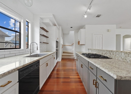 2402 Calumet Street - Photo 1
