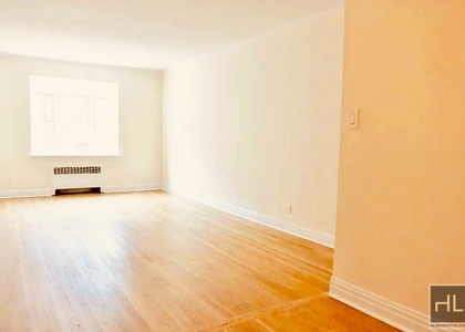 East 67 Street - Photo 1