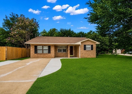 235 Live Oak Street - Photo 1