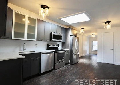 807 Quincy Street - Photo 1