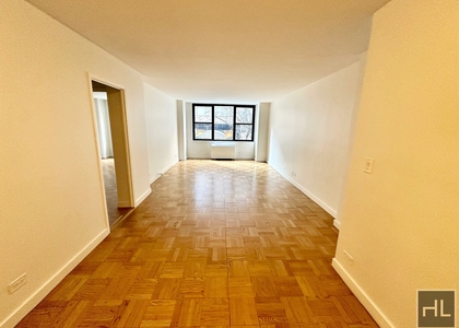 East 49 Street - Photo 1