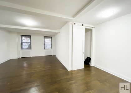 Fifth Avenue - Photo 1