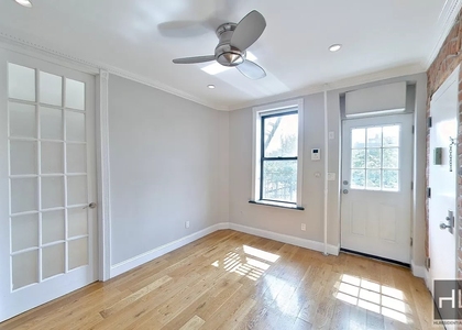 Essex Street - Photo 1
