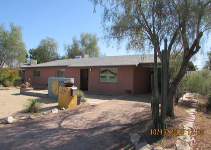 719 W 10th Street - Photo 1