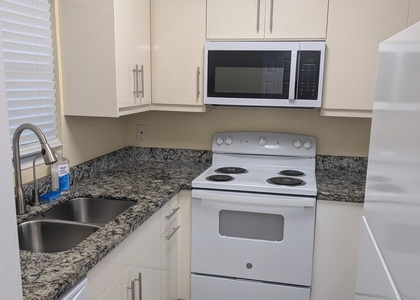 430 Se 2nd Avenue - Photo 1