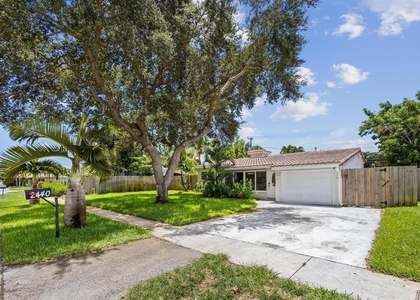 2440 Sw 16th Street - Photo 1
