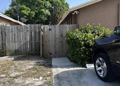 641 W 9th Street - Photo 1