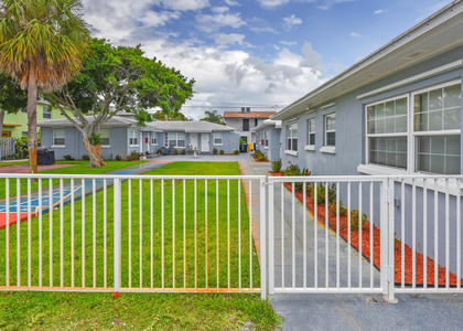 1001 S Federal Highway - Photo 1