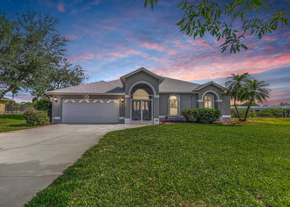 2704 Se Eagle Drive - Photo 1