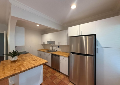1640 Ne 4th Place - Photo 1