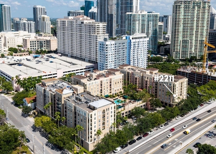 520 Se 5th Ave - Photo 1