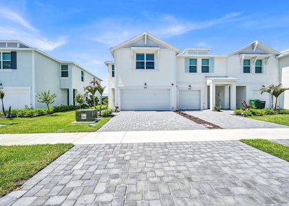 575 Salisbury Circle - Photo 1