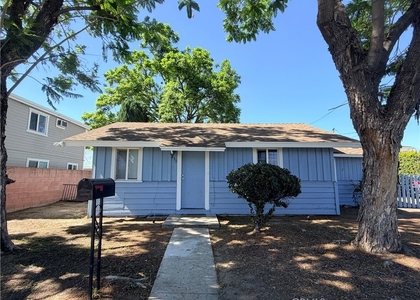 811 E Wells - Photo 1