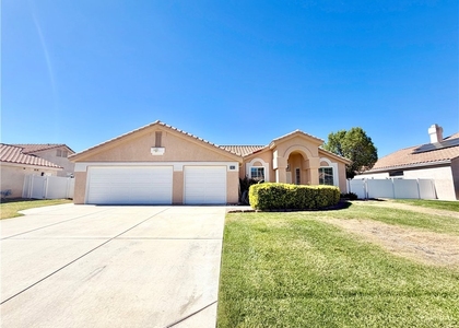 983 Sarazen Street - Photo 1