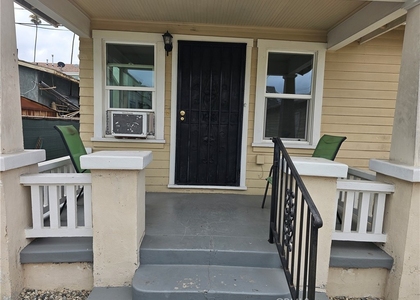 612 W 45th St - Photo 1