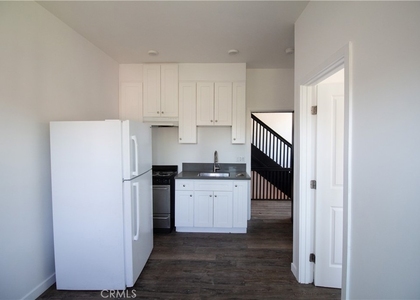 1112 Elden Ave - Photo 1