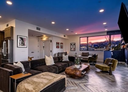 137 N Doheny Drive - Photo 1