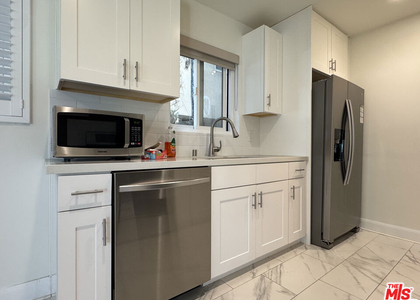 1601 Veteran Avenue - Photo 1