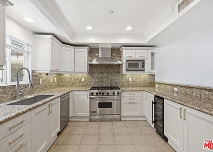 1878 Greenfield Avenue - Photo 1