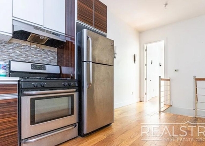 277 Menahan Street - Photo 1
