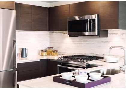 315 W 33rd Street - Photo 1
