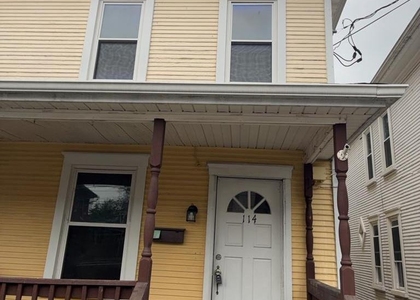 114 S Kentucky Avenue - Photo 1