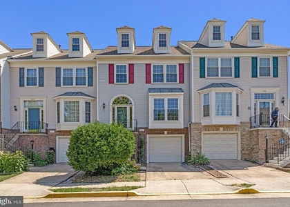 7059 Kings Manor Dr - Photo 1