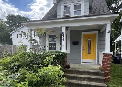 634 Pelham Street - Photo 1