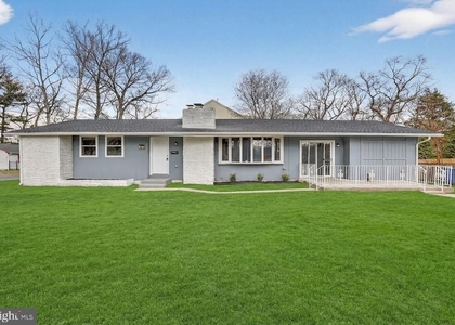 1102 Evergreen Boulevard - Photo 1