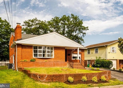 1916 Porter Avenue - Photo 1