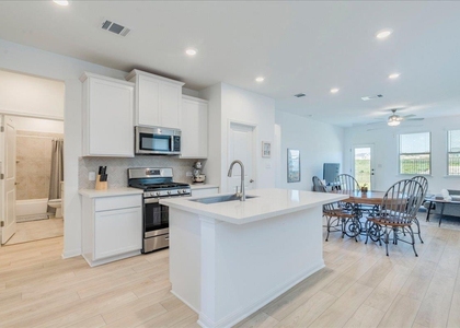 802 Papaya Dr - Photo 1