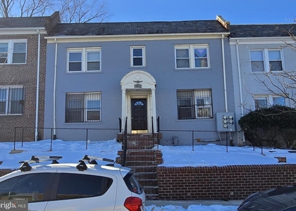 1255 Meigs Place Ne - Photo 1