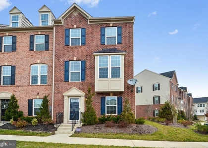 3650 Wright Terrace Ne - Photo 1