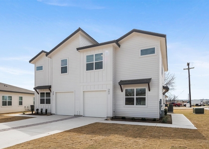 302 E 19.5 St - Photo 1