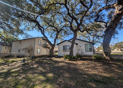 519 W Hutchison St - Photo 1
