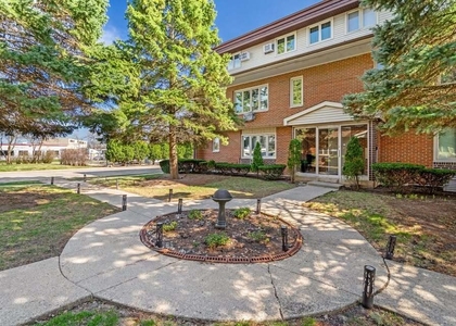 816 W Saint James Street - Photo 1