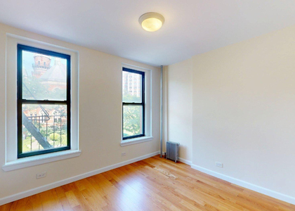 Greenwich Avenue  - Photo 1