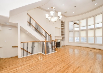 1515 Hyde Park Boulevard - Photo 1