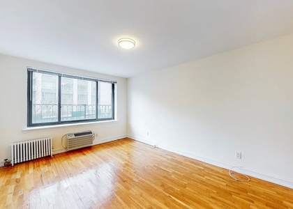 York Avenue - Photo 1