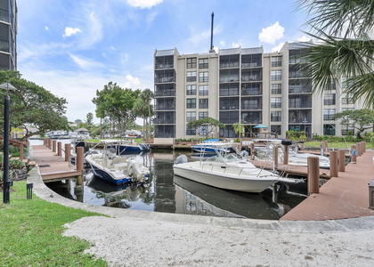 20 Royal Palm Way - Photo 1