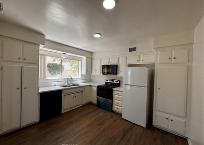 475 E Cypress - Photo 1