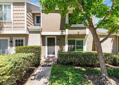 17 Hollowglen - Photo 1