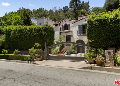 1407 N Beverly Drive - Photo 1