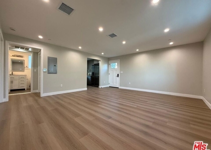 11947 Victory Boulevard - Photo 1