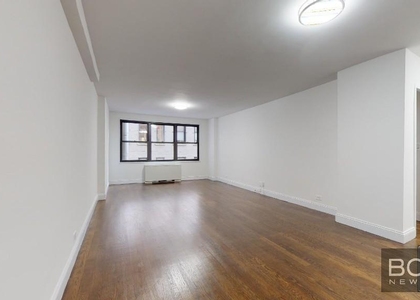Fifth Avenue - Photo 1