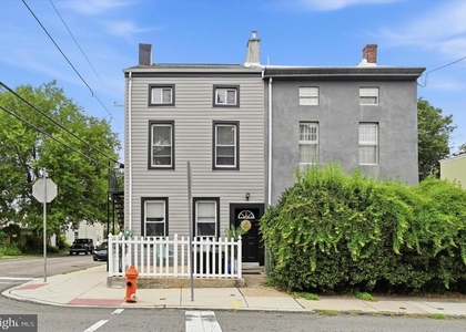 400 Green Lane - Photo 1