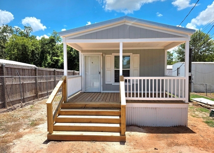 401 S Woodson Street - Photo 1
